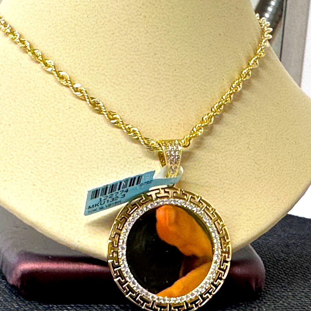 10kt Gold Chain And Memory 10kt Pendant Charm